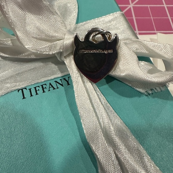 SOLD Auth Return to Tiffany & Co Devil charm w/ blue enamel horns & 16” chain - Picture 4 of 12